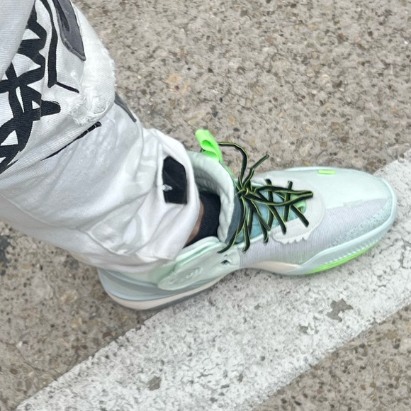 Nike “deldon” lightly used take the stage wit ‘em frfr N they size 91/2M - Picture 5 of 12